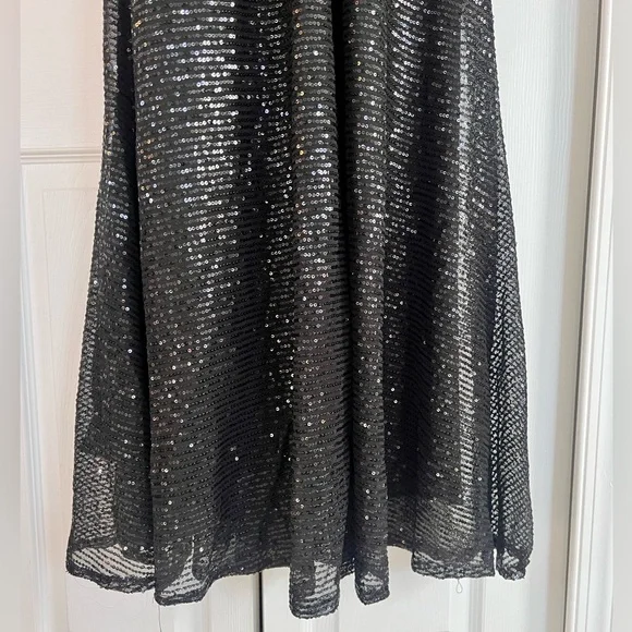 Elegant Black Sequin Dress - Picture 5 of 5